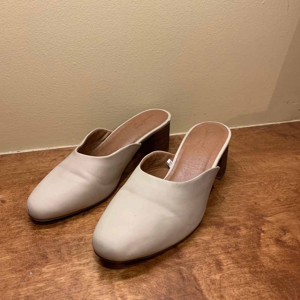 Universal Thread Sandals - Picture 2 of 2